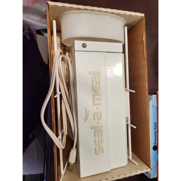 1976 DAZEY SEAL-A-MEAL Model 8000 with Original‎ Box Works inc. extra bags - Picture 7 of 15